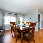 Roomy 3Br 2 Bath Minutes To Uptown And Airport Ideal For Small Families