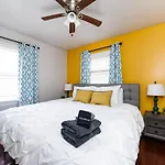 Roomy 3Br 2 Bath Minutes To Uptown And Airport Ideal For Small Families